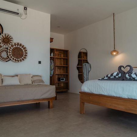 Sunscape Villa - Beachfront And Private Pool Гили-Эйр Экстерьер фото