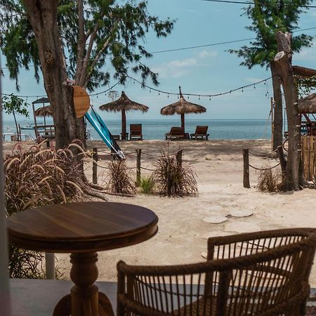 Sunscape Villa - Beachfront And Private Pool Гили-Эйр Экстерьер фото