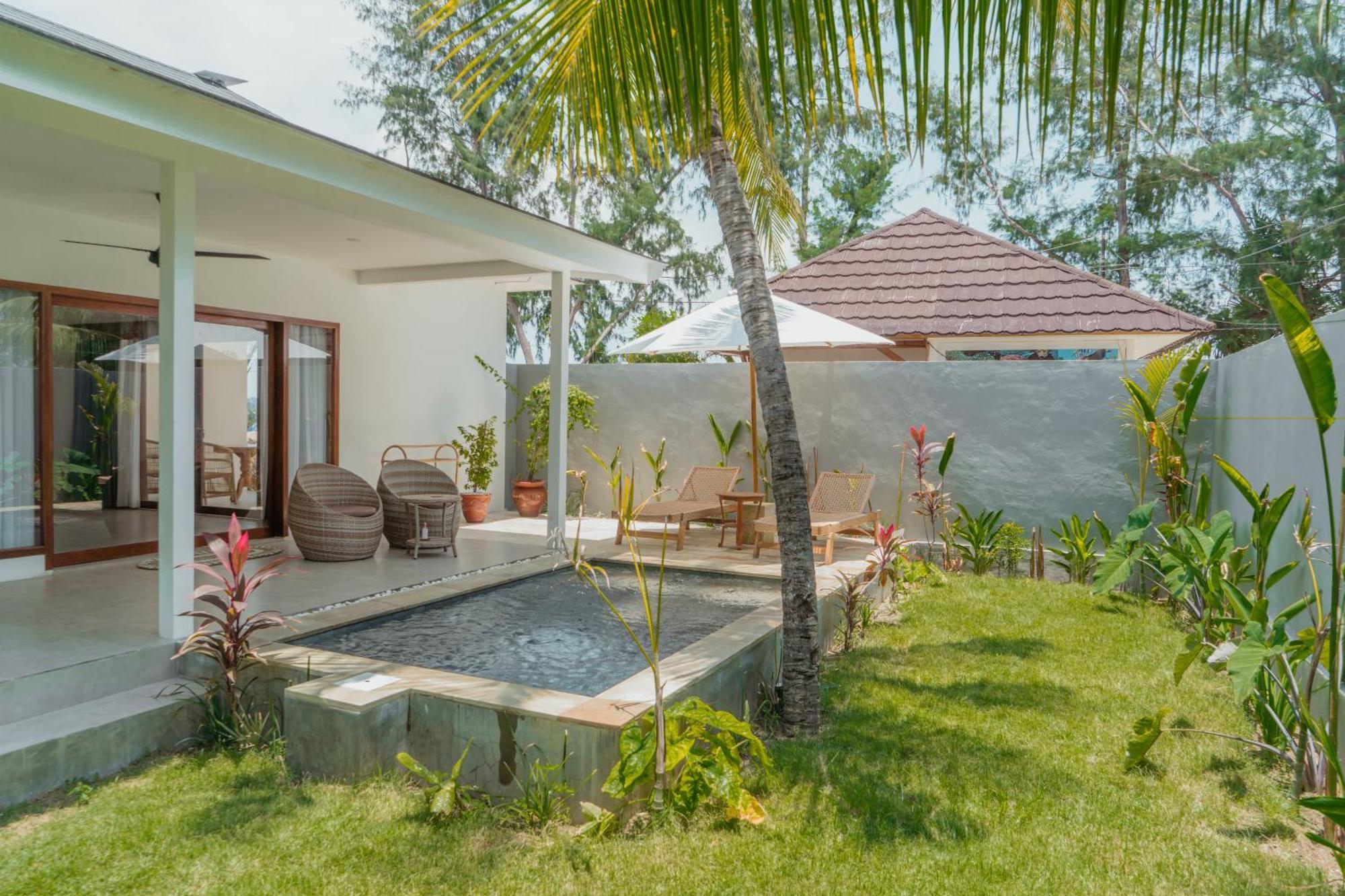 Sunscape Villa - Beachfront And Private Pool Гили-Эйр Экстерьер фото