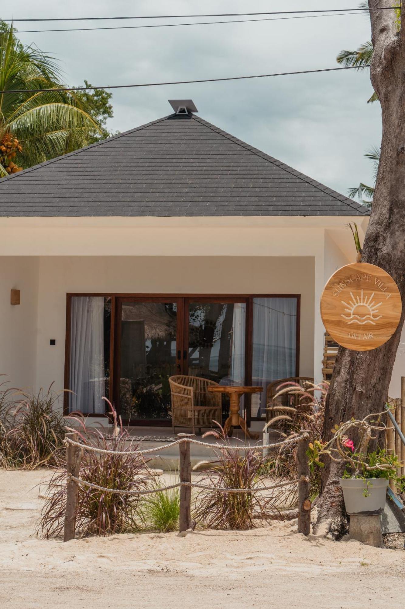 Sunscape Villa - Beachfront And Private Pool Гили-Эйр Экстерьер фото