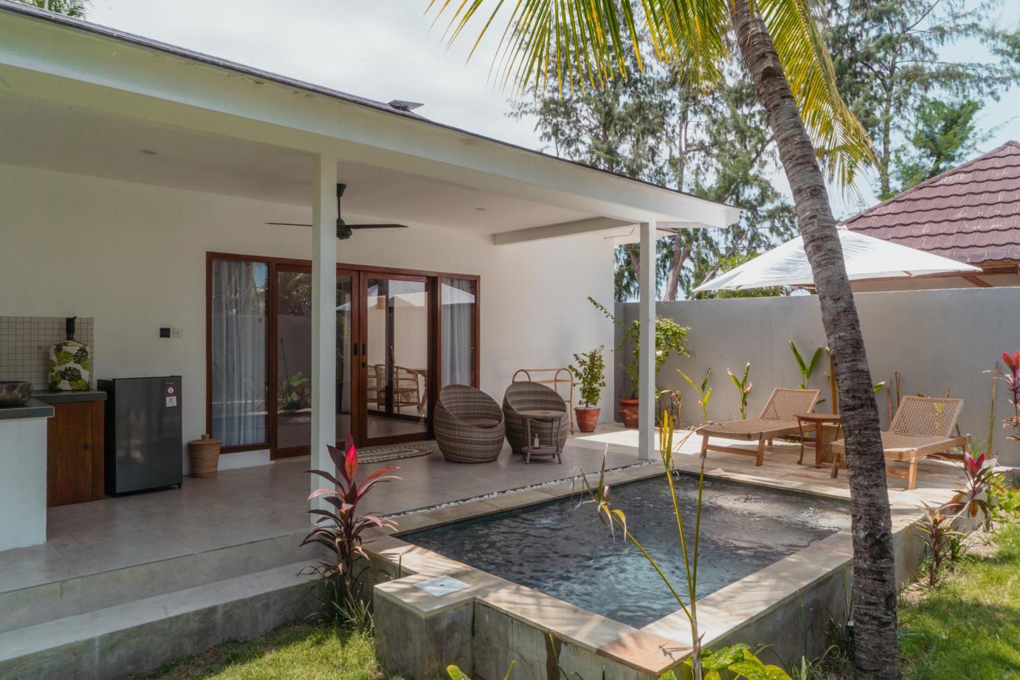 Sunscape Villa - Beachfront And Private Pool Гили-Эйр Экстерьер фото