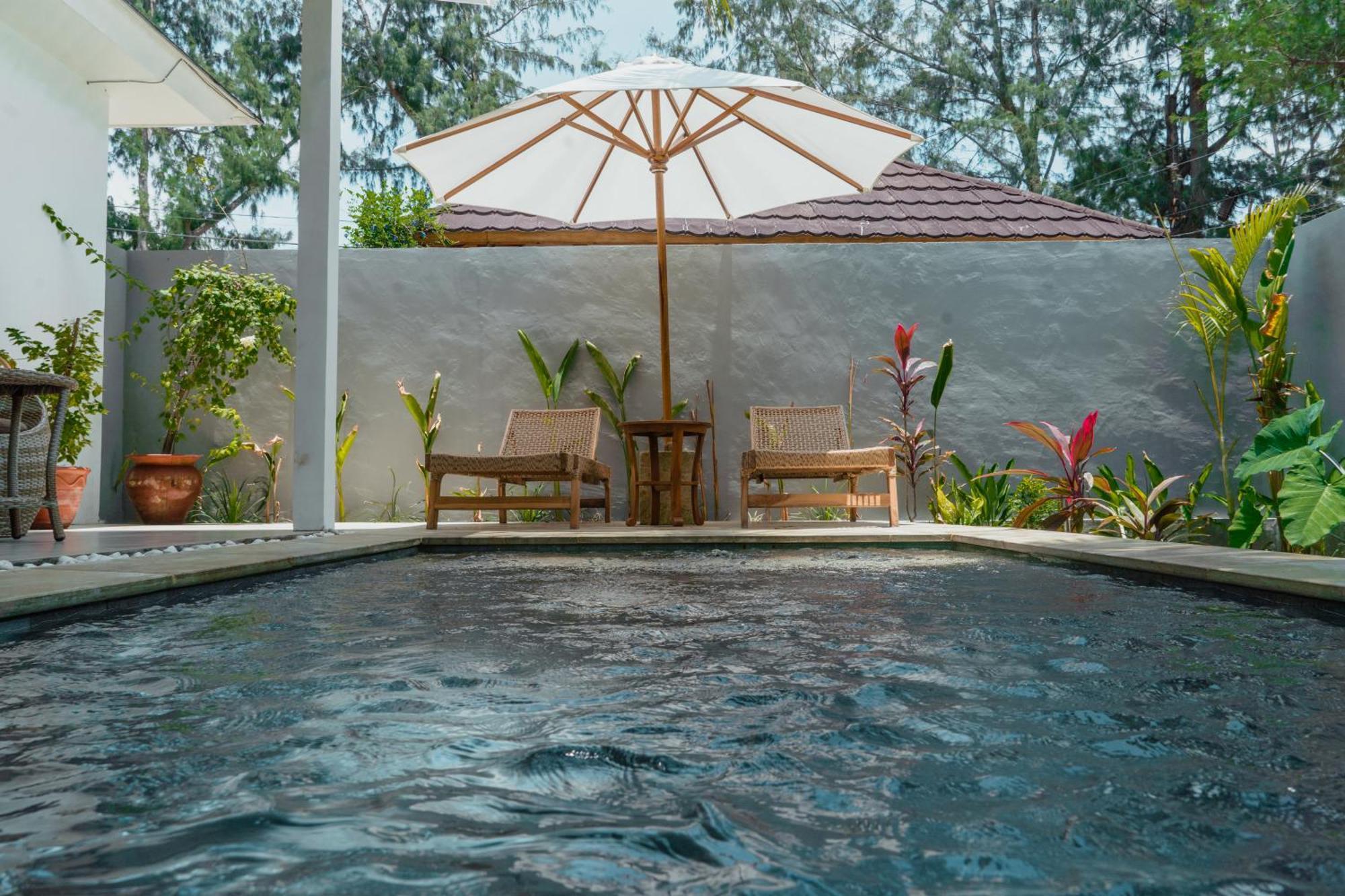 Sunscape Villa - Beachfront And Private Pool Гили-Эйр Экстерьер фото
