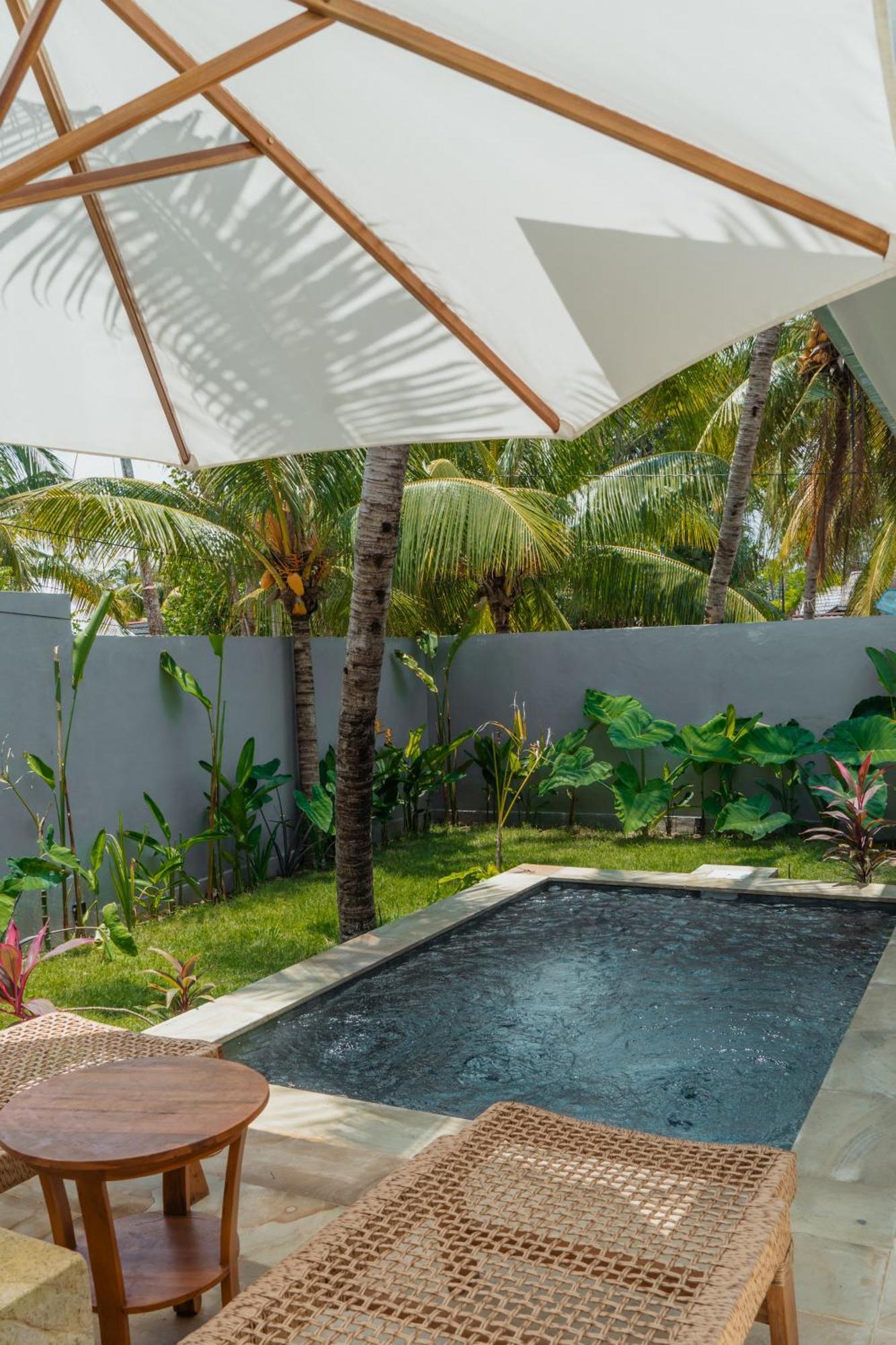 Sunscape Villa - Beachfront And Private Pool Гили-Эйр Экстерьер фото